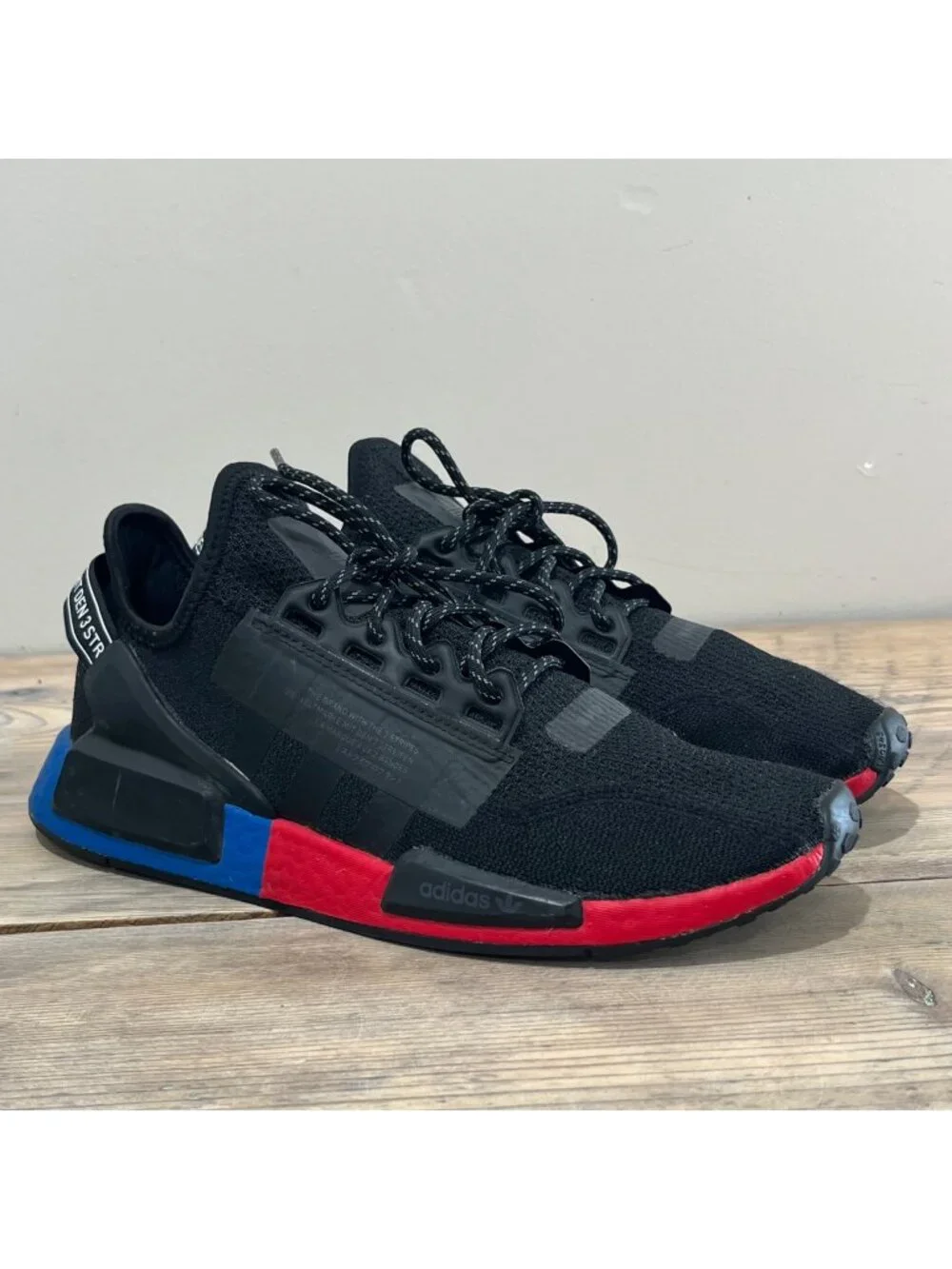 Adidas NMD_R1 V2 Sneaker Mens 10.5 Core Black FV9023
